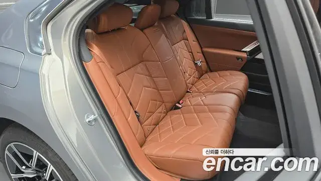 BMW 7 Series 2024 — Фото 12/20