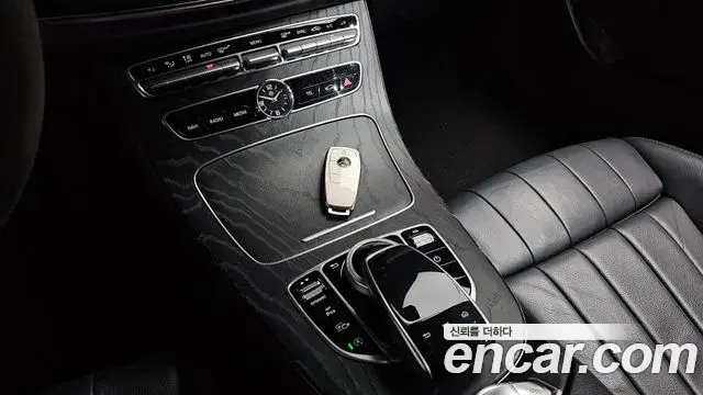 Mercedes-Benz E-Class 2019 — Фото 19/20
