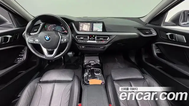 BMW 1 Series 2022 — Фото 10/20