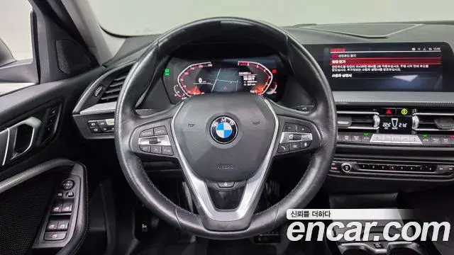 BMW 1 Series 2022 — Фото 13/20