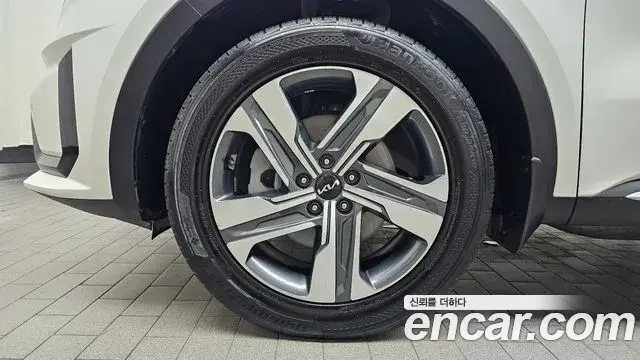 Kia Sorento 2023 — Фото 5/20