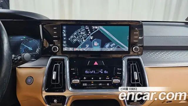 Kia Sorento 2023 — Фото 14/20