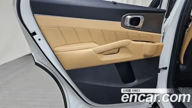 Kia Sorento 2023 — Photo 28/35