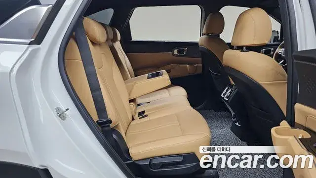 Kia Sorento 2023 — Photo 2/35
