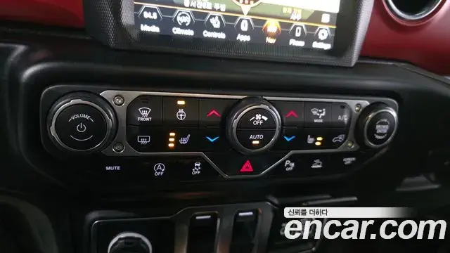 Jeep Wrangler 2023 — Фото 17/20