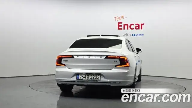 Volvo S90 2021 — Photo 30/35