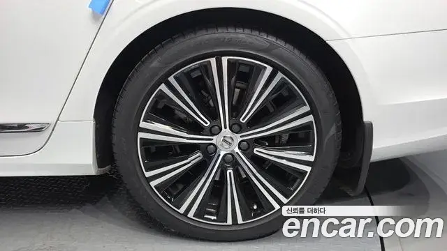 Volvo S90 2021 — Photo 18/35