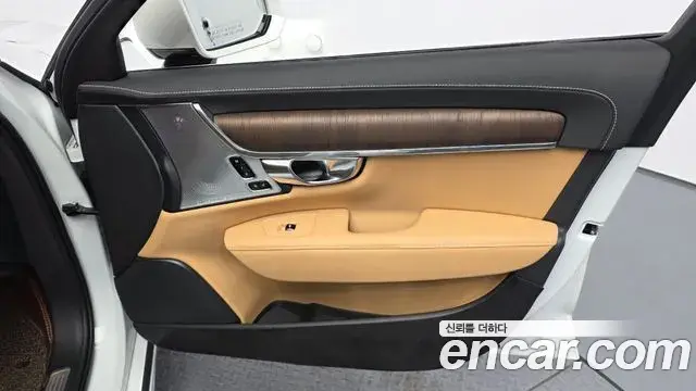 Volvo S90 2021 — Photo 14/35