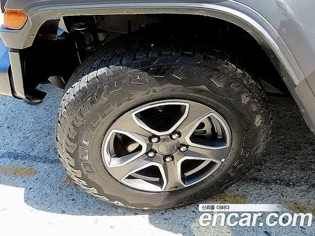 Jeep Wrangler 2019 — Фото 15/16