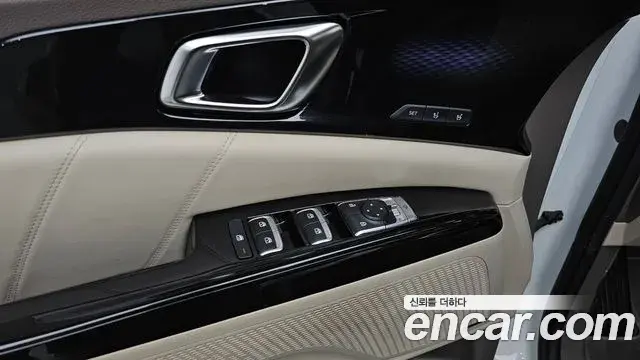 Kia Carnival 2023 — Фото 17/20