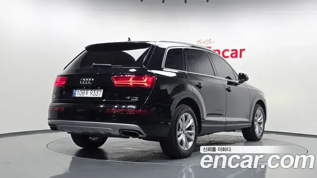 Audi Q7 2019 — Фото 2/20