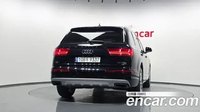 Audi Q7 2019 — Фото 4/20