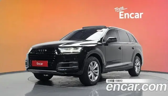 Audi Q7 2019 — Фото 1/20