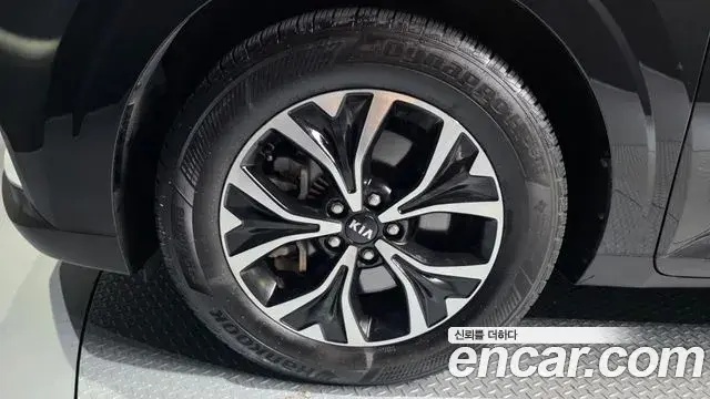 Kia Carnival 2021 — Фото 5/20