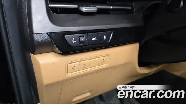 Kia Carnival 2021 — Фото 17/20