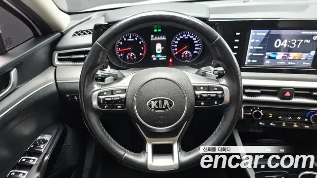 Kia K5 2021 — Şəkil 32/34