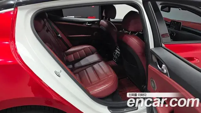 Kia Stinger 2020 — Фото 11/20