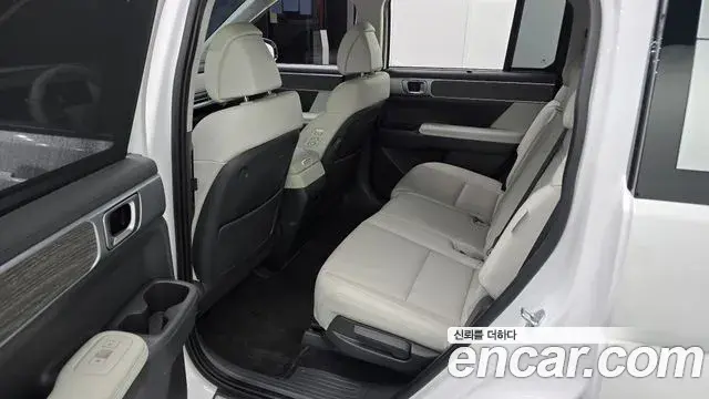 Hyundai Santa Fe 2023 — Фото 12/20
