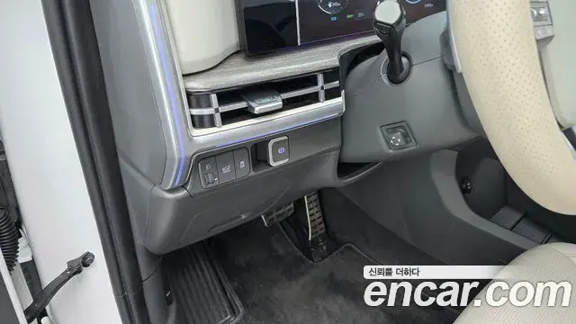 Hyundai Santa Fe 2023 — Фото 19/20