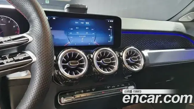 Mercedes-Benz GLB-Class 2024 — Фото 12/18