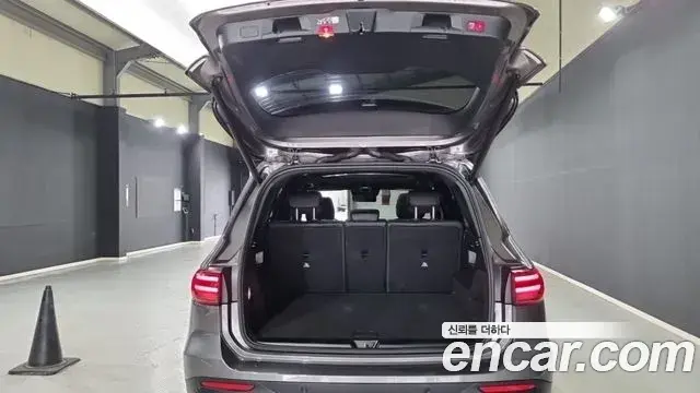 Mercedes-Benz GLB-Class 2024 — Фото 18/18