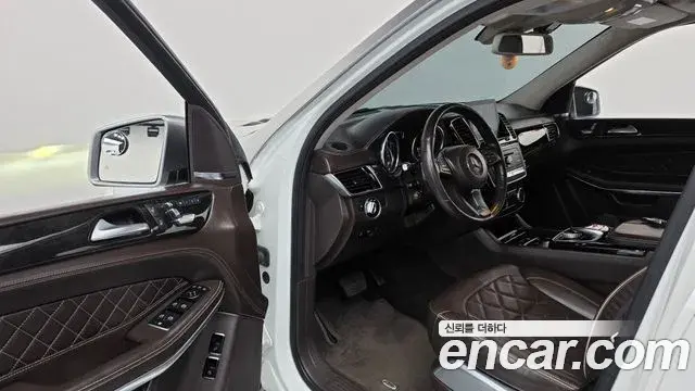 Mercedes-Benz GLS-Class 2019 — Фото 10/20