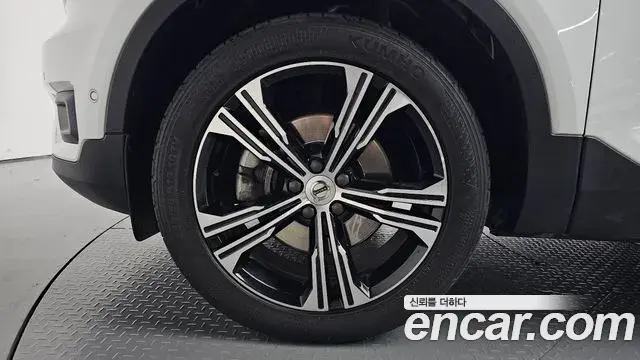 Volvo XC40 2021 — Photo 35/40