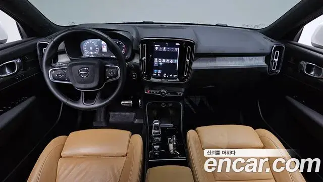 Volvo XC40 2021 — Photo 8/40