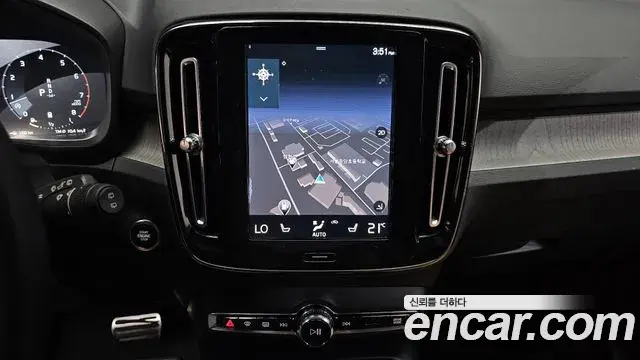 Volvo XC40 2021 — Photo 26/40