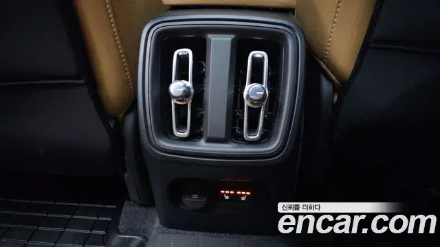 Volvo XC40 2021 — Photo 5/40