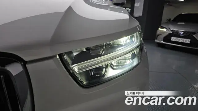 Volvo XC40 2021 — Photo 13/40