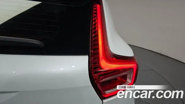 Volvo XC40 2021 — Photo 12/40