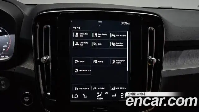 Volvo XC40 2021 — Photo 16/40
