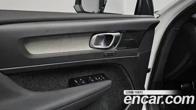 Volvo XC40 2021 — Photo 39/40