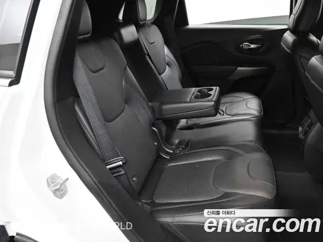 Jeep Cherokee 2020 — Фото 12/20