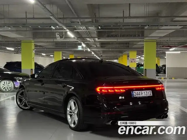 Audi A8 2020 — Фото 2/20