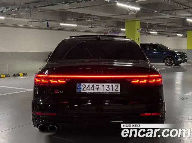 Audi A8 2020 — Фото 4/20