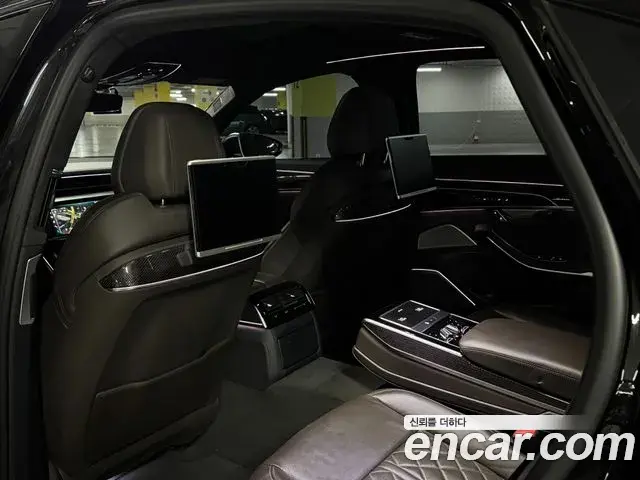 Audi A8 2020 — Фото 11/20