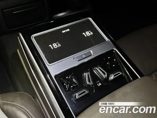 Audi A8 2020 — Фото 12/20
