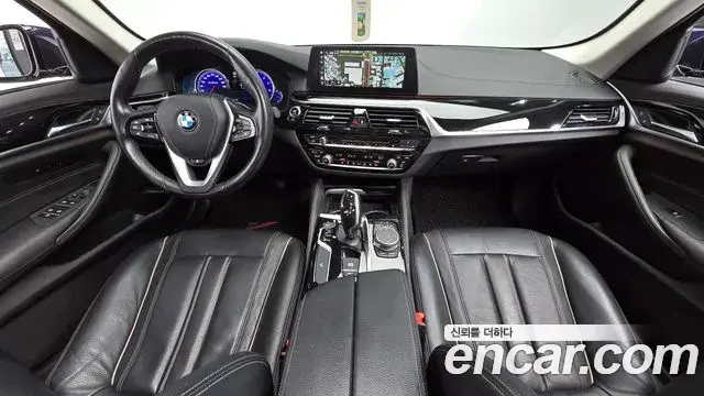 BMW 5 Series 2018 — Фото 10/20