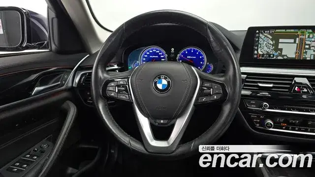 BMW 5 Series 2018 — Фото 12/20