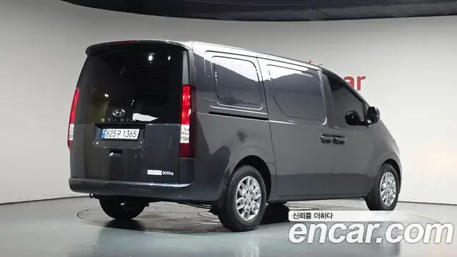 Hyundai Staria 2023 — Фото 2/20