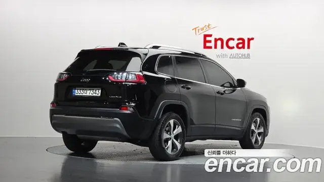 Jeep Cherokee 2021 — Фото 2/20
