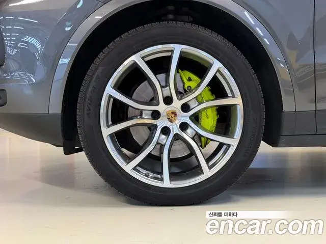 Porsche Cayenne 2020 — Фото 4/20