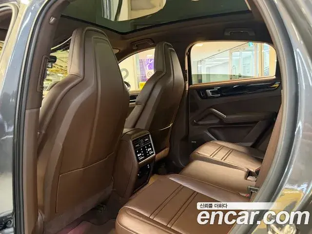 Porsche Cayenne 2020 — Фото 10/20