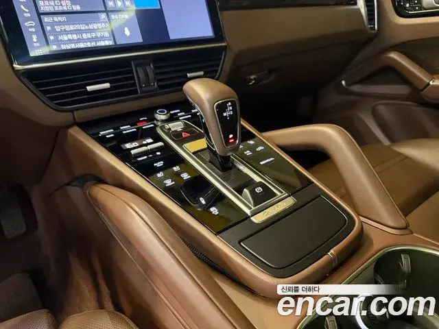 Porsche Cayenne 2020 — Фото 16/20