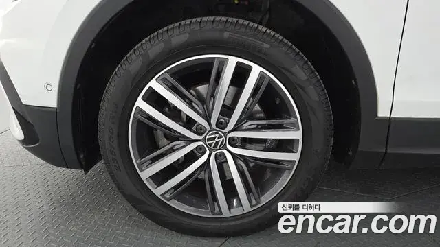 Volkswagen Tiguan Allspace 2022 — Photo 12/20
