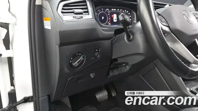 Volkswagen Tiguan Allspace 2022 — Photo 10/20