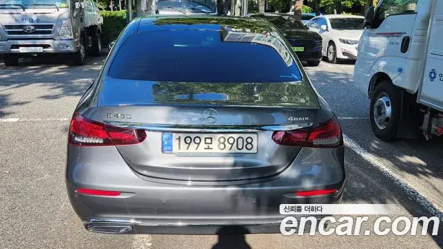 Mercedes-Benz E-Class 2021 — Фото 1/10