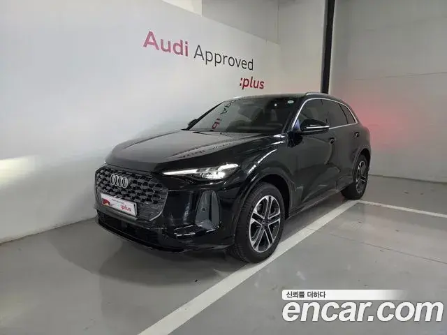 Audi Q5 2025 — Фото 1/18